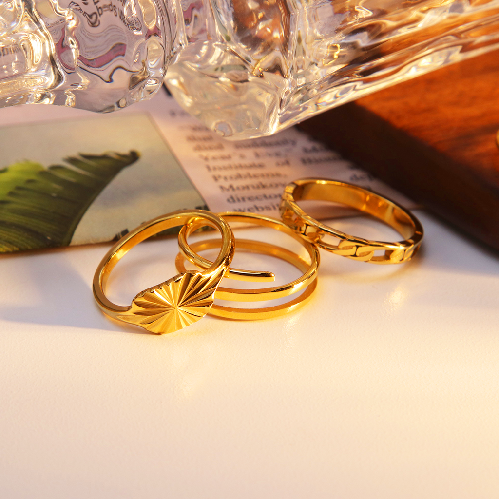 Radial Pattern Laser Signet Vintage Rings - 18K PVD Gold Plated 316L Stainless Steel - R065