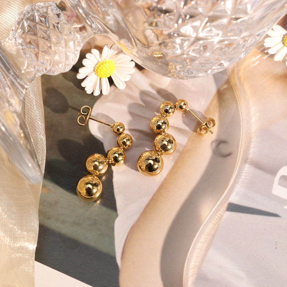 Hoop Earrings with Jumping Beads - PVD 18k Gold Plated 316L Stainless Steel_E021