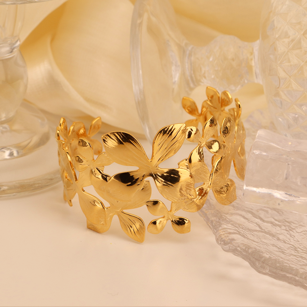 Chunky Flowers Wide Cuff Bangle - PVD 18k Gold Plated 316L Stainless Steel_B027