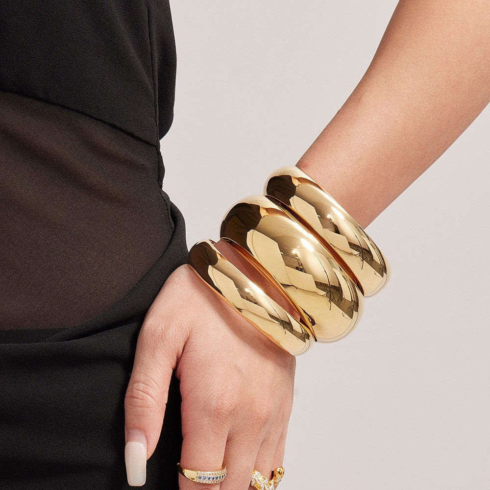 Chunky Cambered Surface Simple Bangle Bracelet - PVD18K Gold Plated 316L Stainless Steel_B074