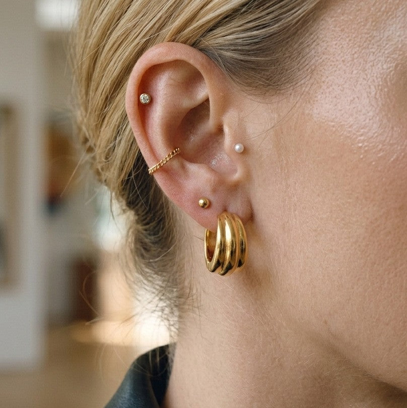 Dainty Cambered Huggie Earring - PVD 18k Gold Plated 316L Stainless Steel_E-048