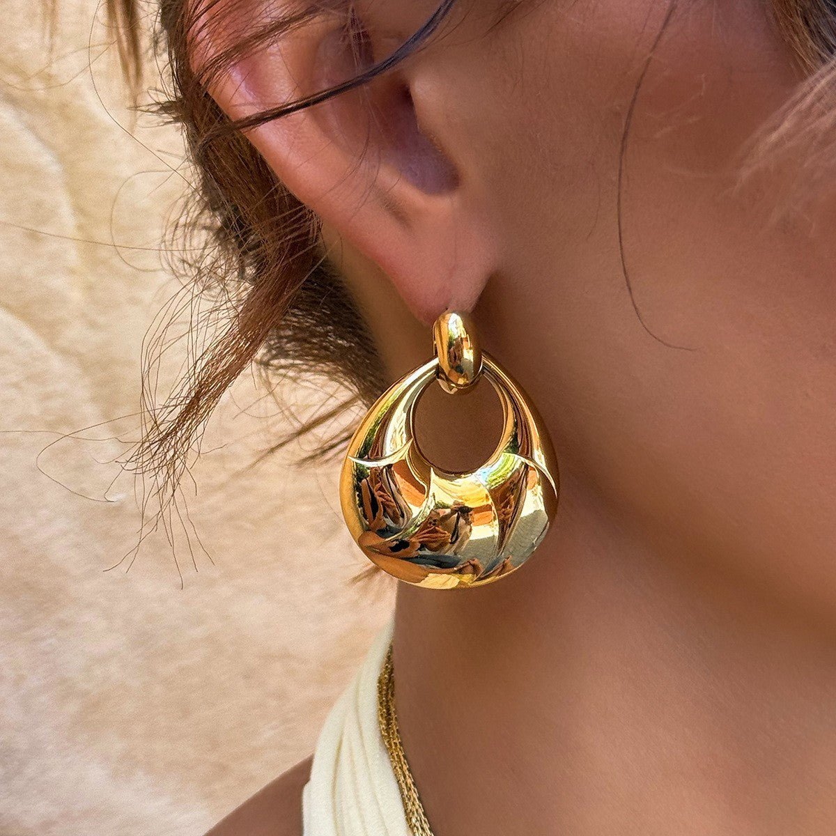 Ribbed Smooth Horn Bag Hollow Waterproof Earrings  - PVD 18k Gold Plated 316L Stainless Steel_E-050