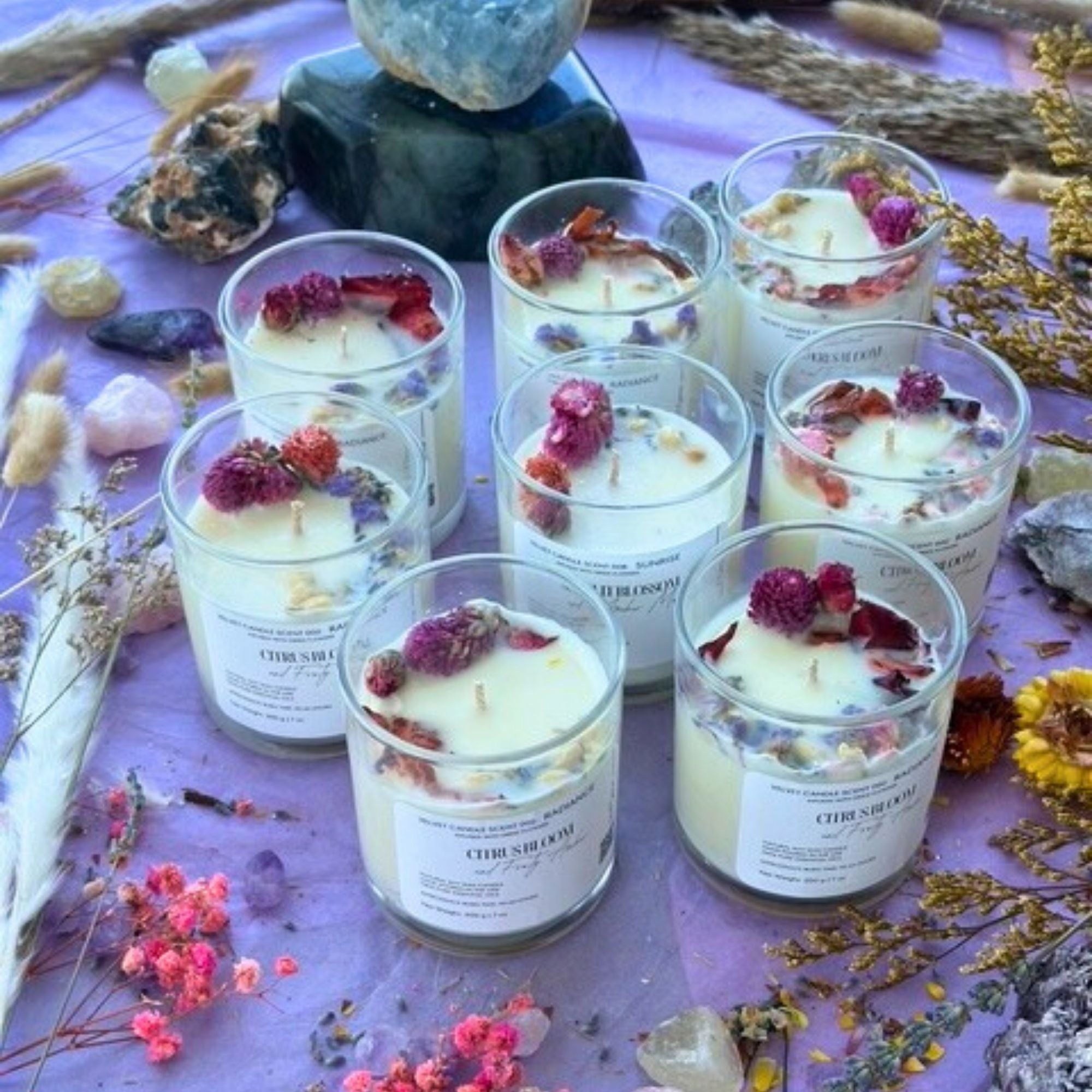 Velvet Candle 009-Zenthia-Infused with Dried Flowers: Citrus and Amber