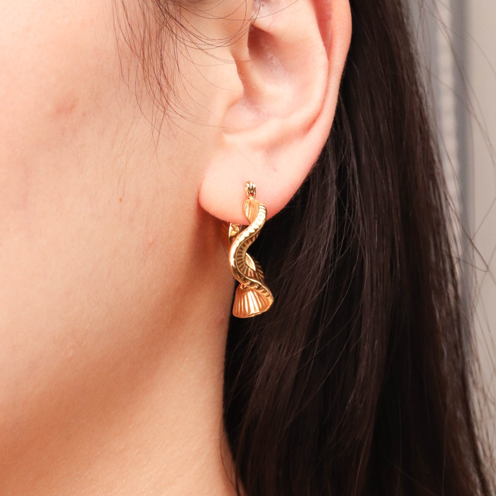 Irregular C Shape Swaying Skirt Hoops Earrings - PVD 18k Gold Plated 316L Stainless Steel_E007