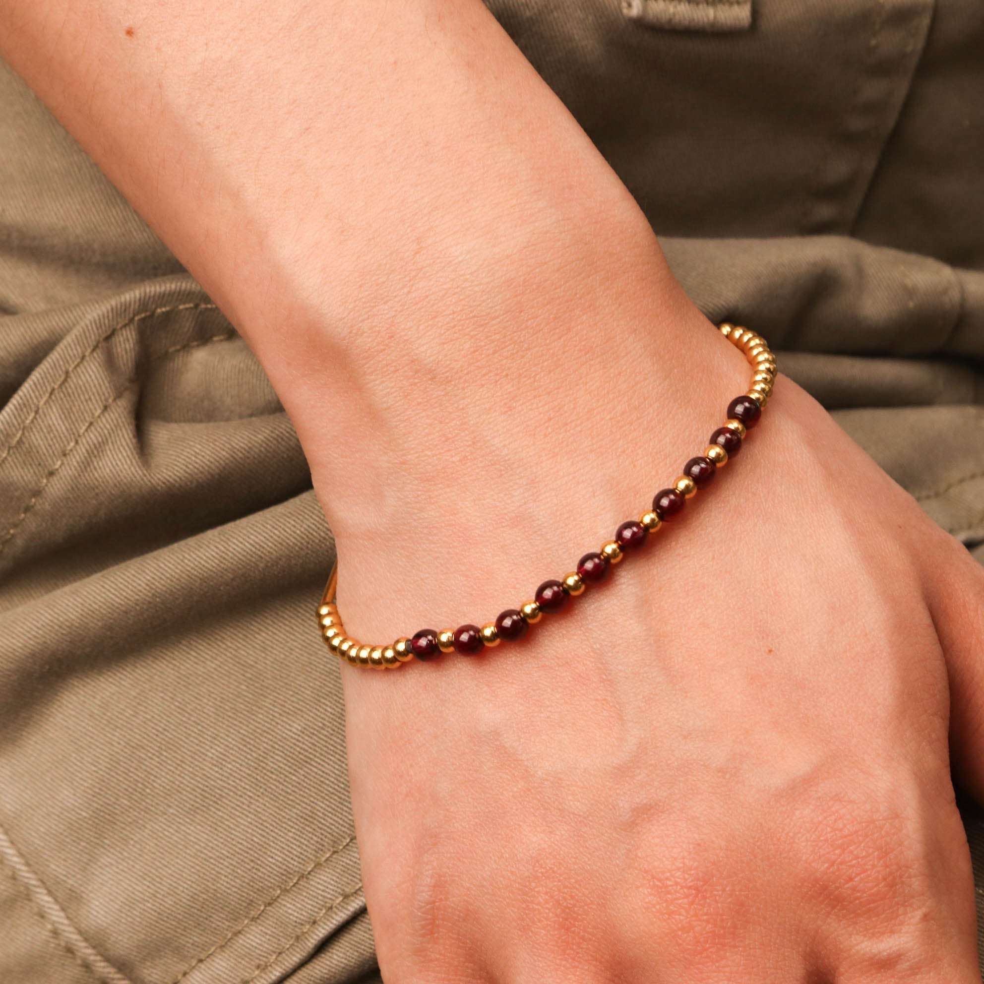 Garnet Natural Gem Elcastic String Bracelet - PVD 18k Gold Plated 316L Stainless Steel_B010
