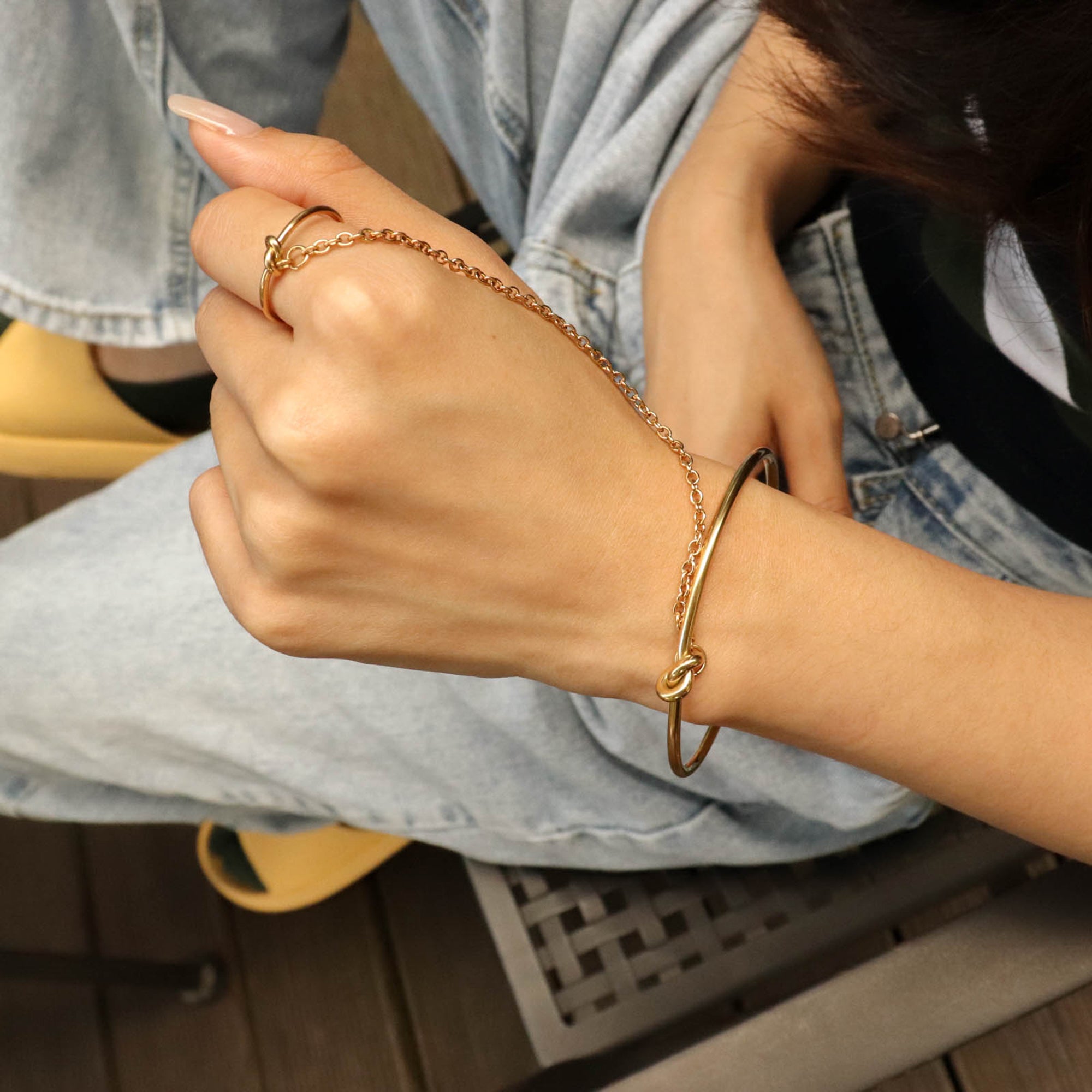 Simple Intergrated Ring Cuff Bracelet - PVD 18k Gold Plated 316L Stainless Steel_B004