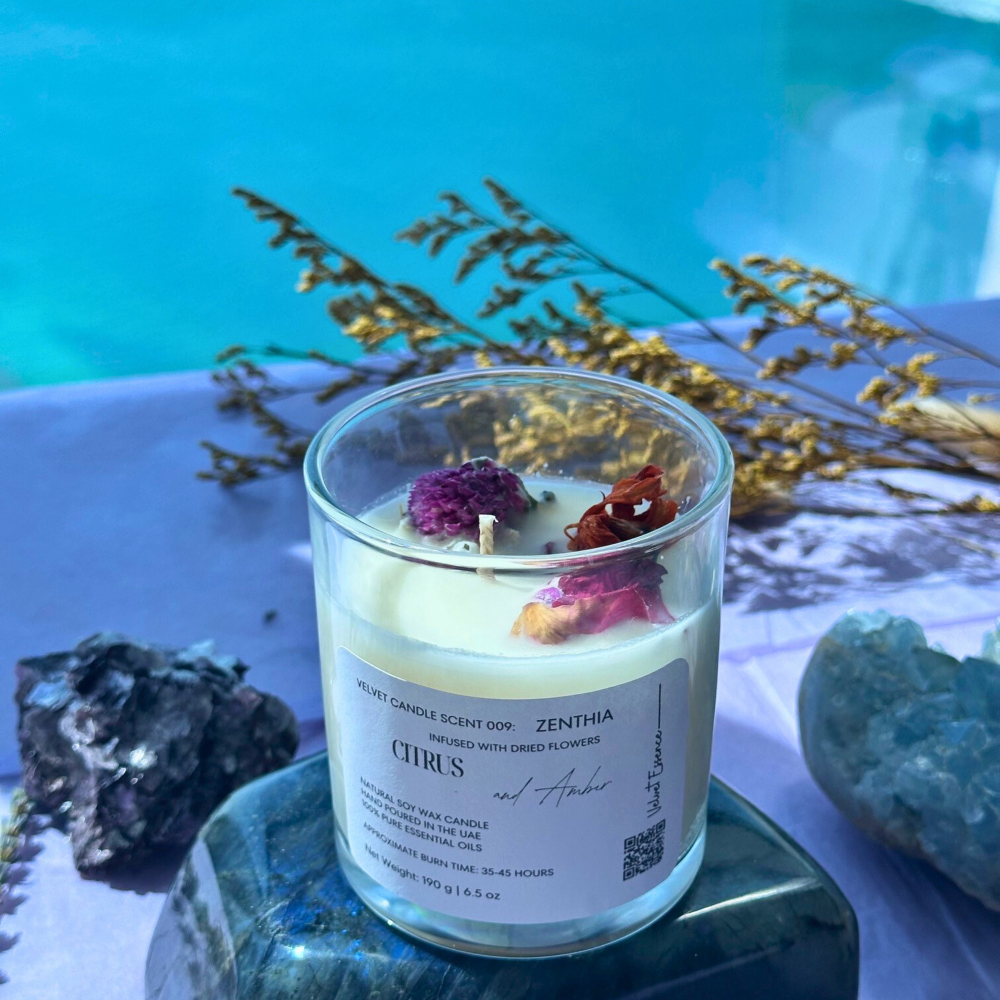 Velvet Candle 009-Zenthia-Infused with Dried Flowers: Citrus and Amber