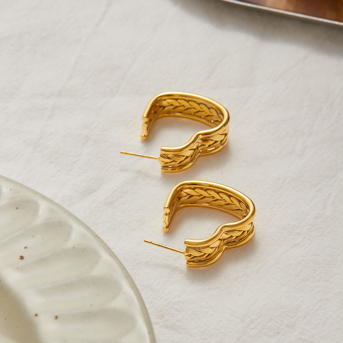 Love Heart Shape Dangle Textured Hoop Earring- PVD 18k Gold Plated 316L Stainless Steel_E-047